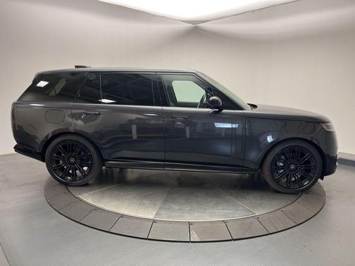 2025 Land Rover Range Rover P400 SE 7 Seat