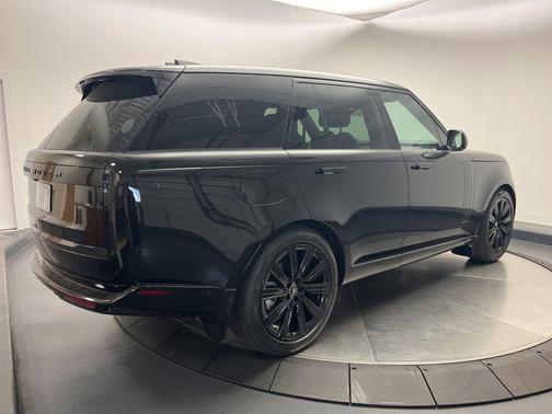 2025 Land Rover Range Rover P400 SE