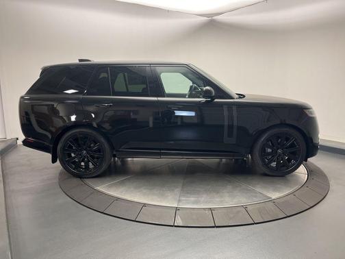2025 Land Rover Range Rover P400 SE