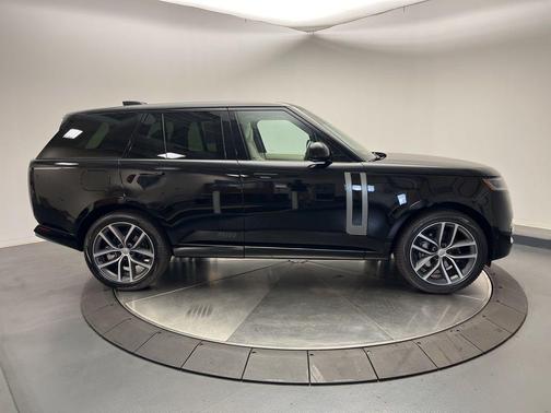2025 Land Rover Range Rover P400 SE