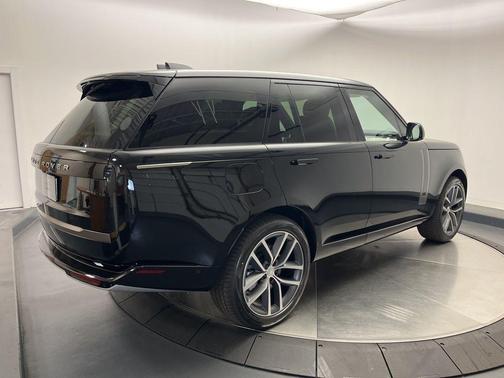 2025 Land Rover Range Rover P400 SE