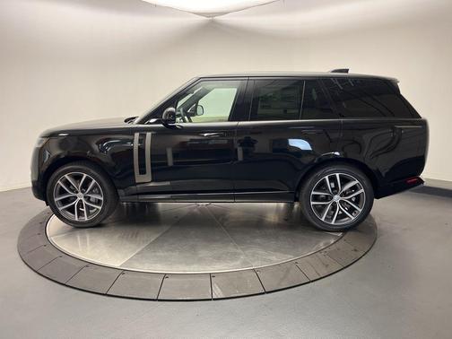 2025 Land Rover Range Rover P400 SE