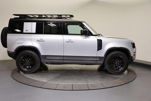 Hakuba Silver Metallic 2022 Land Rover Defender 110 S