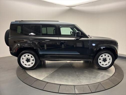 2025 Land Rover Defender 110 P300