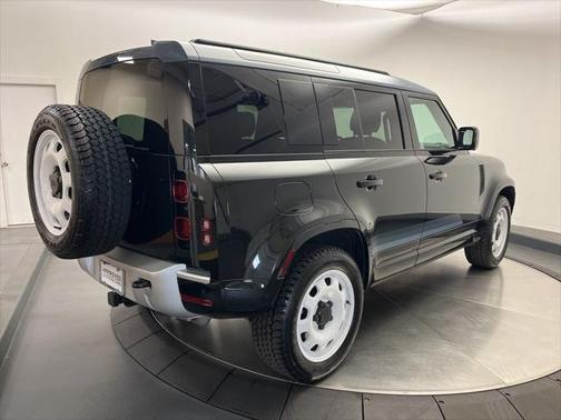 2025 Land Rover Defender 110 P300