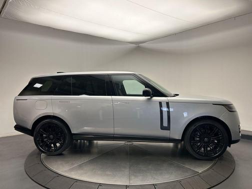 2025 Land Rover Range Rover P400 SE 7 Seat