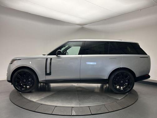 2025 Land Rover Range Rover P400 SE 7 Seat