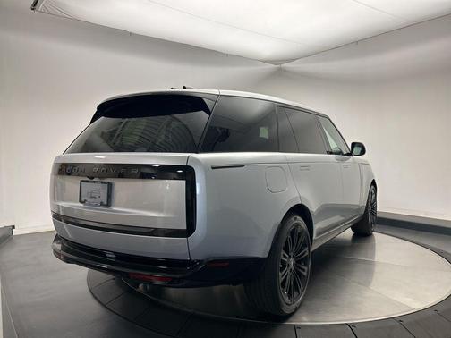 2025 Land Rover Range Rover P400 SE 7 Seat