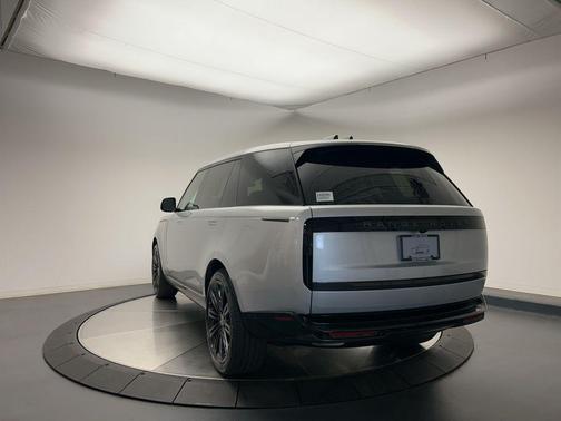 2025 Land Rover Range Rover P400 SE 7 Seat