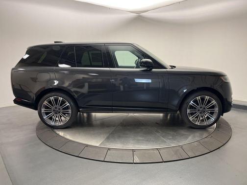 2025 Land Rover Range Rover P400 SE