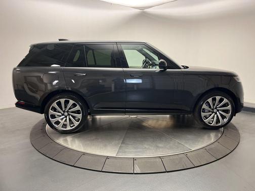 2025 Land Rover Range Rover P530 SE