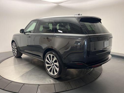 2025 Land Rover Range Rover P530 SE