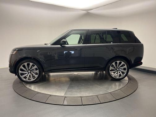 2025 Land Rover Range Rover P530 SE