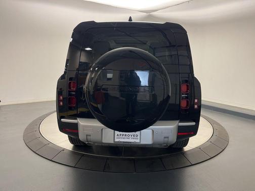 2025 Land Rover Defender 130 P300 S