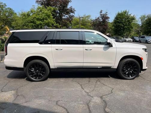 2022 Cadillac Escalade ESV Sport Platinum