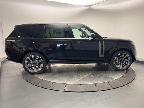 2026 Land Rover Range Rover SE