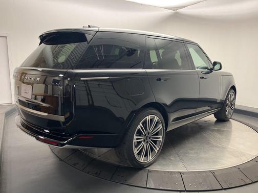 2026 Land Rover Range Rover SE