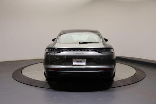 Aventurine Green Metallic 2022 Porsche Panamera 4 Platinum Edition