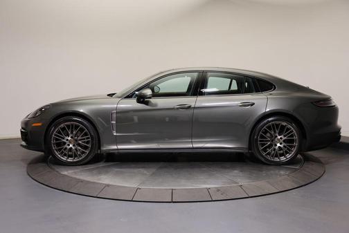 Aventurine Green Metallic 2022 Porsche Panamera 4 Platinum Edition