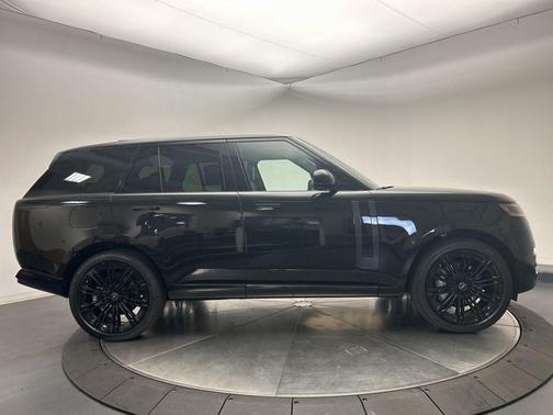 2025 Land Rover Range Rover P530 SE