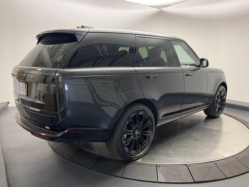 2025 Land Rover Range Rover P400 SE