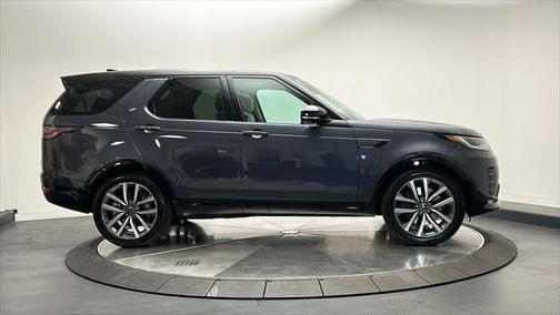 2025 Land Rover Discovery P360 Dynamic SE