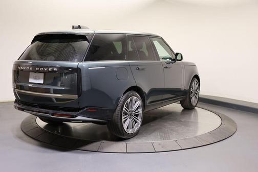 Belgravia Green Metallic 2026 Land Rover Range Rover P400 SE
