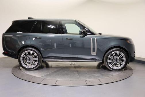 Belgravia Green Metallic 2026 Land Rover Range Rover P400 SE