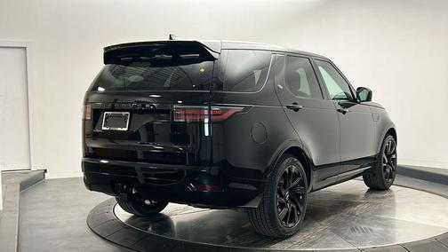 Santorini Black Metallic 2025 Land Rover Discovery P300 Dynamic SE
