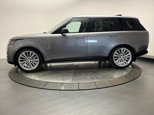 2025 Land Rover Range Rover P400 SE