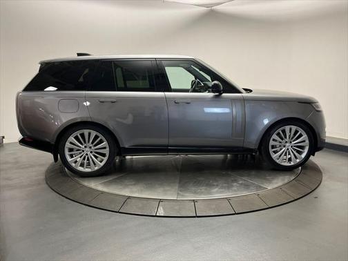 2025 Land Rover Range Rover P400 SE