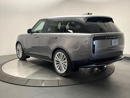 2025 Land Rover Range Rover P400 SE