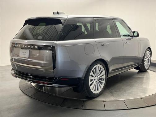2025 Land Rover Range Rover P400 SE