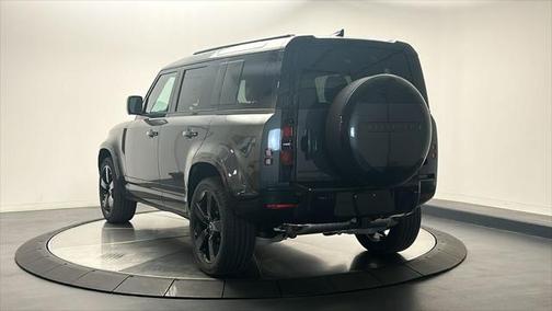 2025 Land Rover Defender 110 P400 X-Dynamic SE