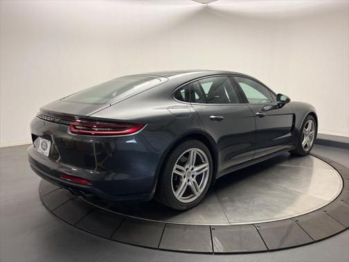 2018 Porsche Panamera 4