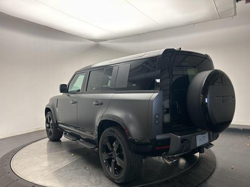 2026 Land Rover Defender 110 V8