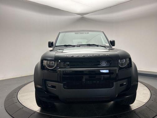 2026 Land Rover Defender 110 V8