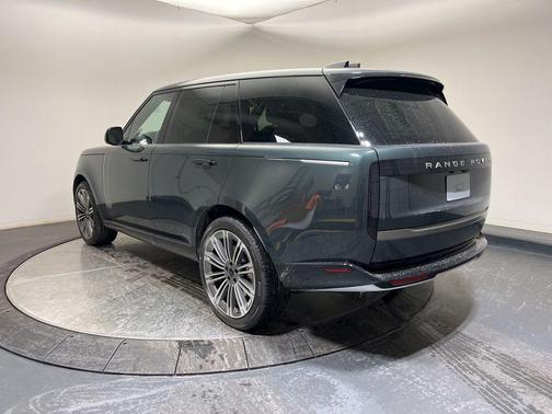 2026 Land Rover Range Rover P530 SE