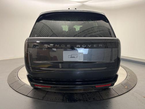 2025 Land Rover Range Rover P530 SE 7 Seat