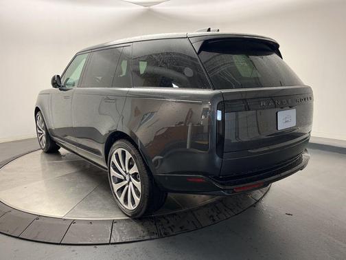 2025 Land Rover Range Rover P530 SE 7 Seat