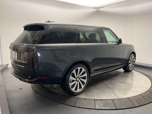 2025 Land Rover Range Rover P530 SE 7 Seat
