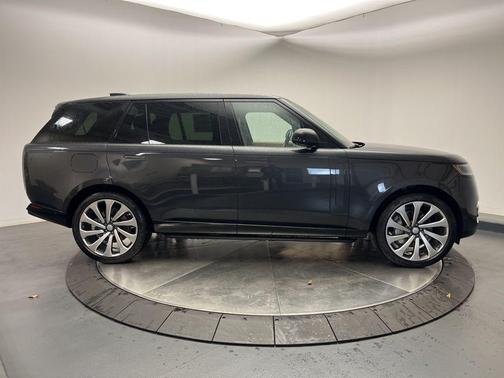 2025 Land Rover Range Rover P530 SE 7 Seat