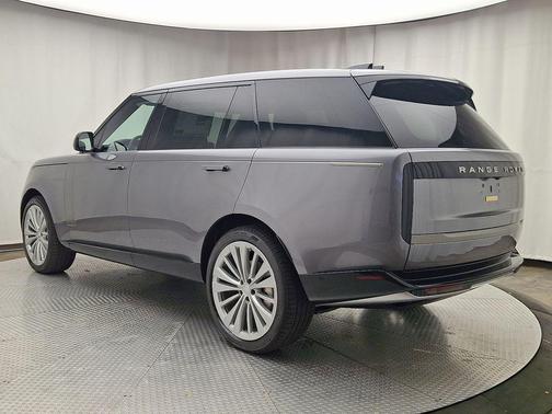 2025 Land Rover Range Rover P400 SE 7 Seat