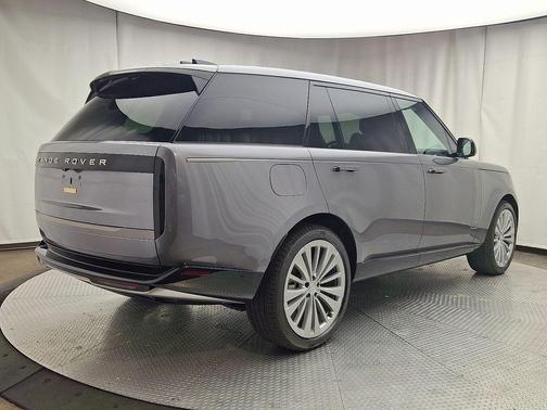 2025 Land Rover Range Rover P400 SE 7 Seat