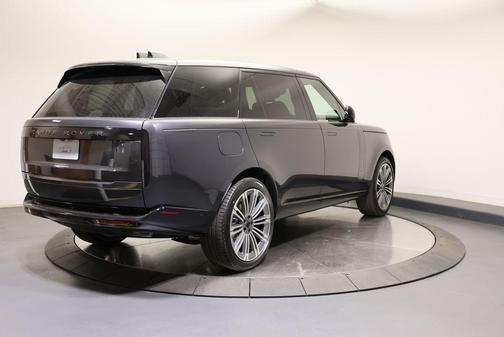 Carpathian Gray Premium Metallic 2026 Land Rover Range Rover P400 SE 7 Seat