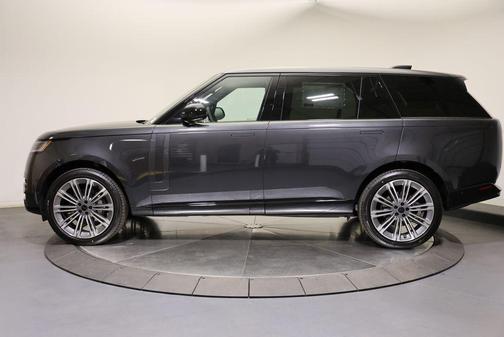 Carpathian Gray Premium Metallic 2026 Land Rover Range Rover P400 SE 7 Seat