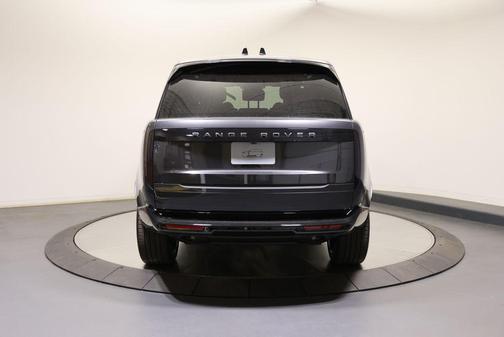 Carpathian Gray Premium Metallic 2026 Land Rover Range Rover P400 SE 7 Seat