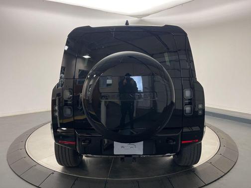 2026 Land Rover Defender P400 X-Dynamic SE