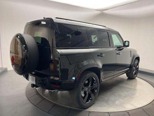 2026 Land Rover Defender P400 X-Dynamic SE