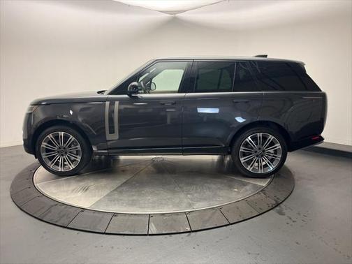 2025 Land Rover Range Rover P530 SE